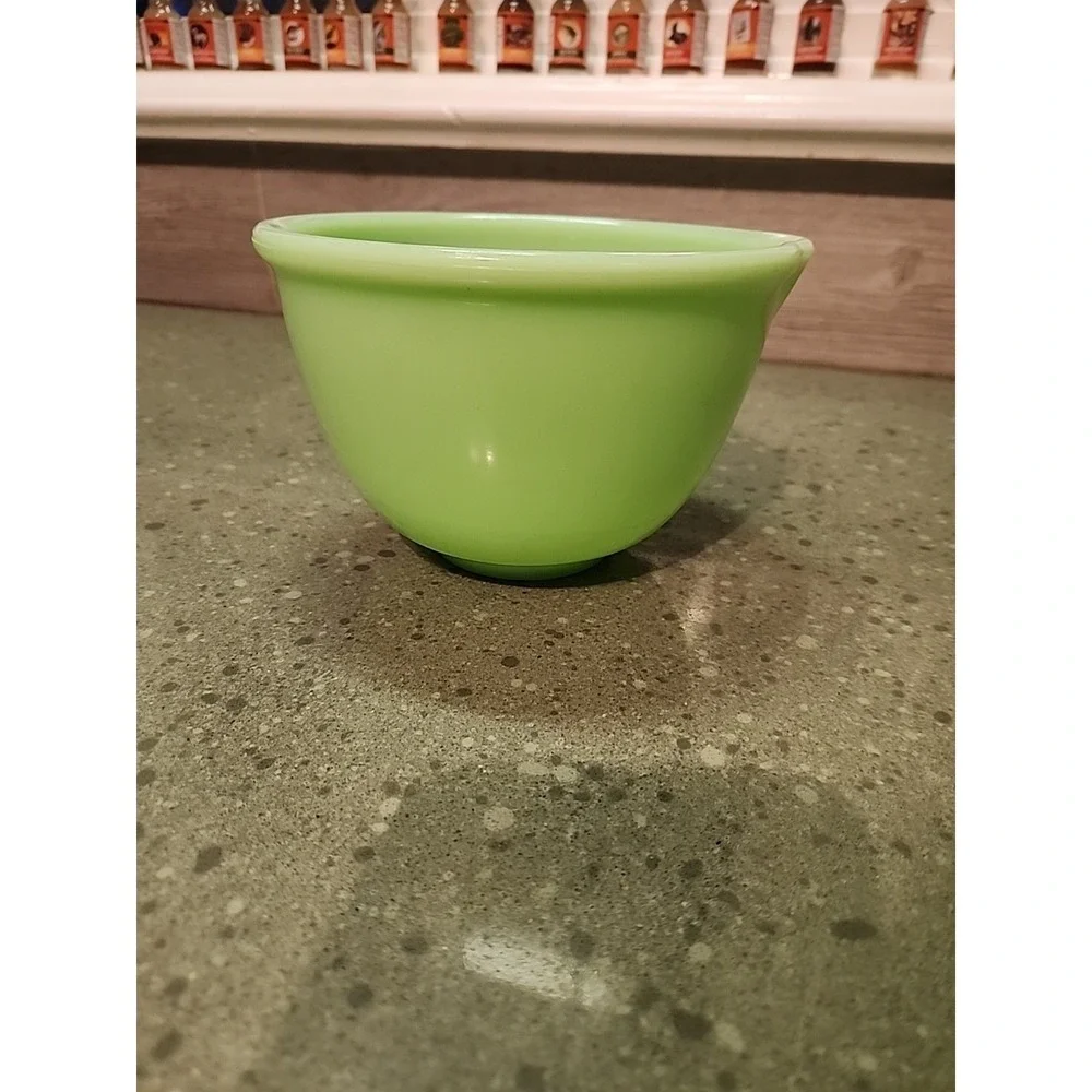 VTG Uranium Jadeite Sunbeam Mixing Bowl , Small